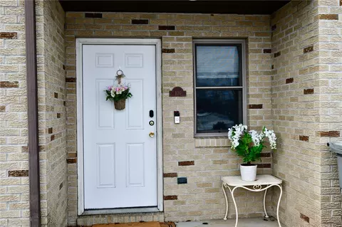 106 Meadowview Dr, Renfrew, PA 16053