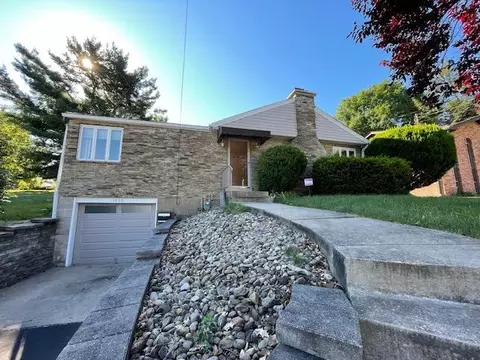 1055 Greentree Rd, Pittsburgh, PA 15220