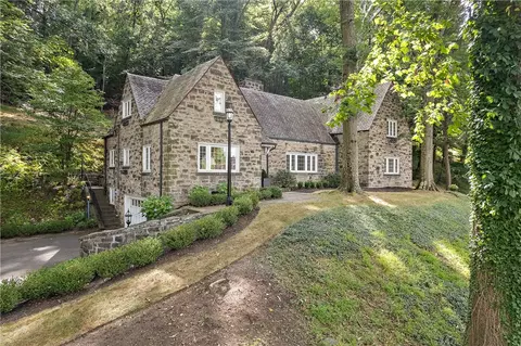 714 Irwin Dr, Sewickley, PA 15143