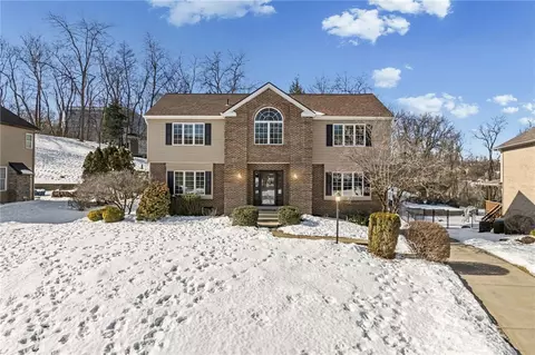 112 Field Club Dr W, Mckees Rocks, PA 15136