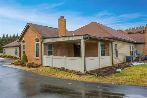 55 Ashford Dr, Cranberry Township, PA 16066