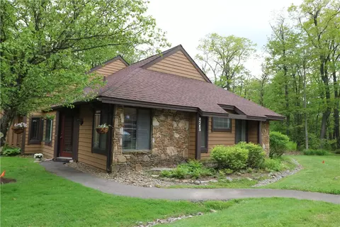 2713 Powder Ridge Rd, Hidden Valley, PA 15502