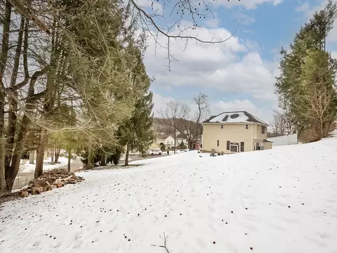 5648 Monroe Cir, Export, PA 15632 photo 31