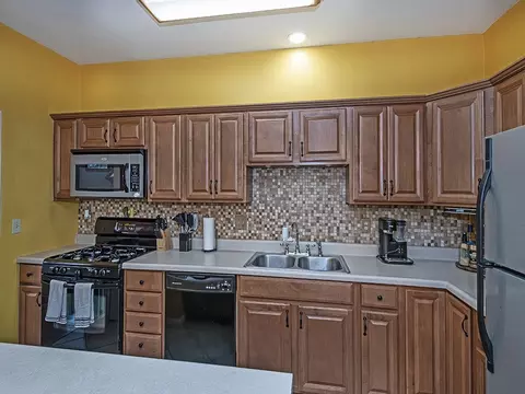 5648 Monroe Cir, Export, PA 15632 photo 12