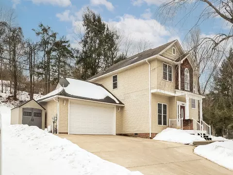 5648 Monroe Cir, Export, PA 15632