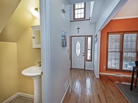 5648 Monroe Cir, Export, PA 15632 photo 8