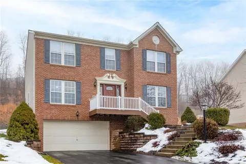 327 Fieldbrook Dr, Washington, PA 15301
