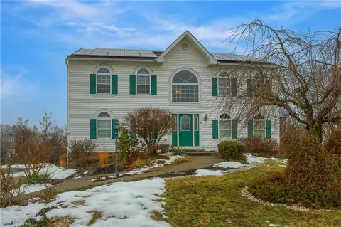 1446 Iroquois Dr, Robinson, PA 15205