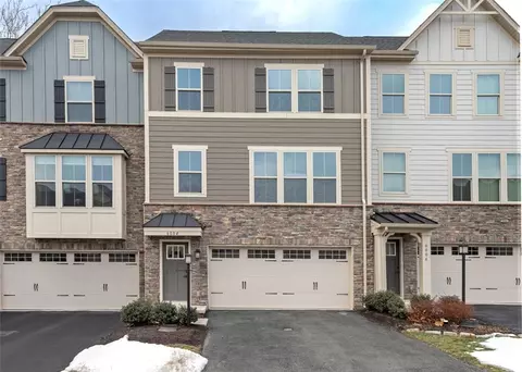 6004 Augusta Ln, Jeannette, PA 15644