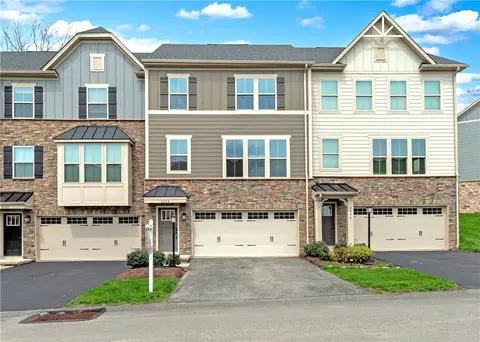 6004 Augusta Ln, Jeannette, PA 15644
