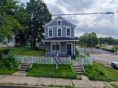 212 Ridge Ave, New Kensington, PA 15068