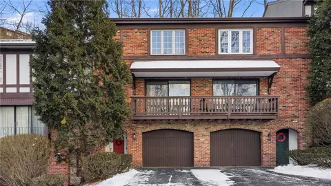 205 Woodbridge Dr, Pittsburgh, PA 15237