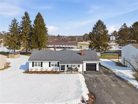 865 Lansberry Ct, Somerset, PA 15501