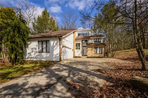 219 La Grande Dr, Cranberry Township, PA 16066