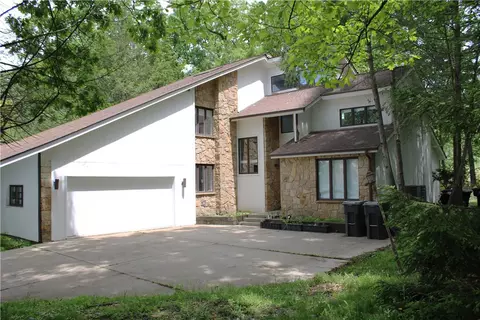 219 La Grande Dr, Cranberry Township, PA 16066
