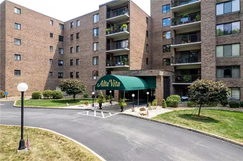 3 Alta Vita Dr #205, Greensburg, PA 15601