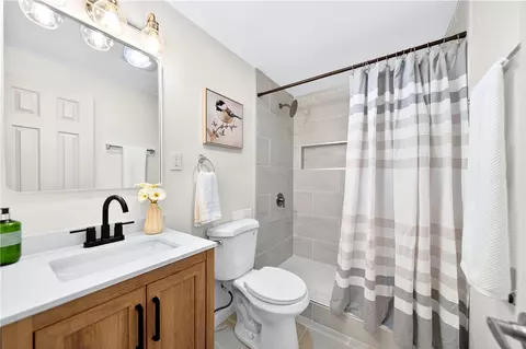 Bath - 1923 Ivanhoe Dr, Irwin, PA 15642 photo 1 of 2