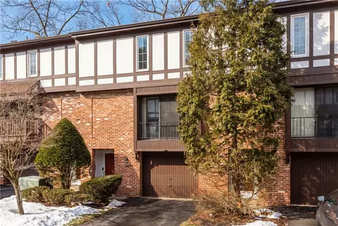 314 Woodbridge Dr, Pittsburgh, PA 15237