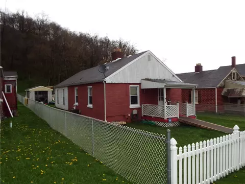 18 Penn Ave, Clarksville, PA 15322