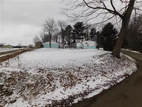 - Elizabeth Street, Hopwood, PA 15445