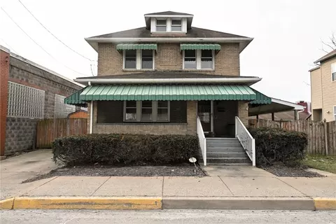26 S Main St, Houston, PA 15342