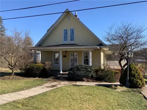 19 Lafayette St, Claysville, PA 15323
