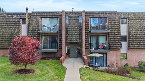 732 Forest Grn, PA 15108