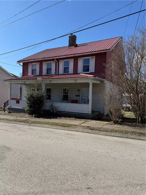 104-106 S Depot St, Mount Pleasant, PA 15666