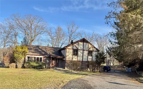 907 Parkview Dr, Johnstown, PA 15905