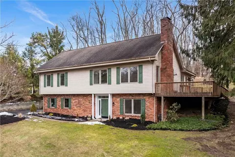 120 Canterbury Ln, Canonsburg, PA 15317