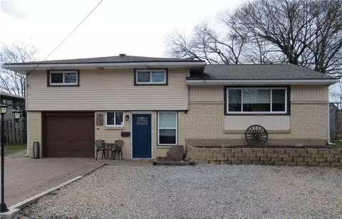 240 Florida Dr, New Kensington, PA 15068