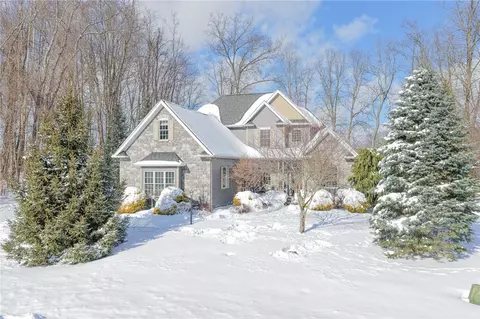 272 Cabernet Dr, New Castle, PA 16105