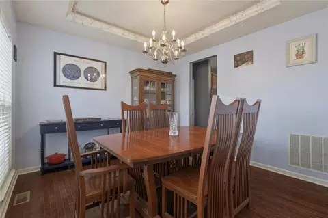 Dining - 11621 Beacon Dr, Irwin, PA 15642 photo 2 of 2