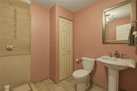 Bath - 11621 Beacon Dr, Irwin, PA 15642 photo 3 of 7
