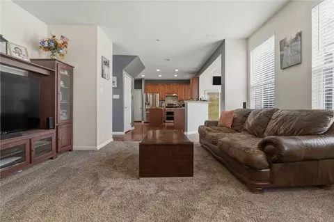 Living - 11621 Beacon Dr, Irwin, PA 15642 photo 2 of 5