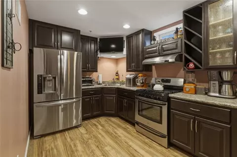 Kitchen - 11621 Beacon Dr, Irwin, PA 15642 photo 4 of 7