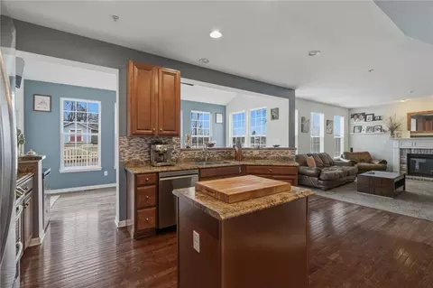 Kitchen - 11621 Beacon Dr, Irwin, PA 15642 photo 3 of 7