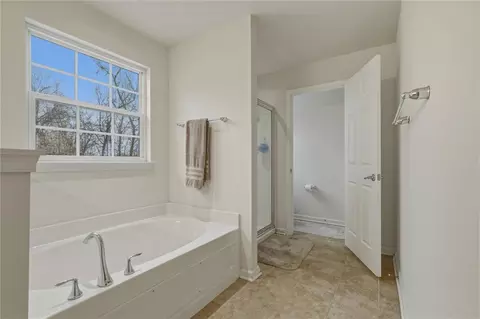 Bath - 11621 Beacon Dr, Irwin, PA 15642 photo 6 of 7