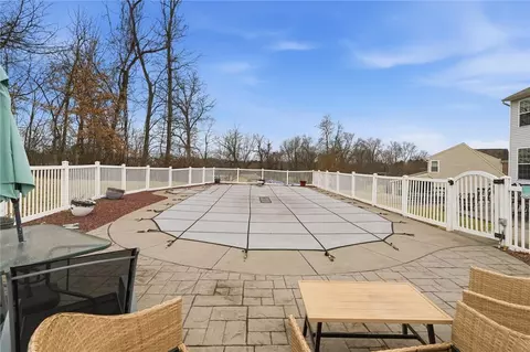Exterior - 11621 Beacon Dr, Irwin, PA 15642 photo 2 of 4
