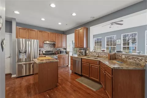 Kitchen - 11621 Beacon Dr, Irwin, PA 15642 photo 1 of 7