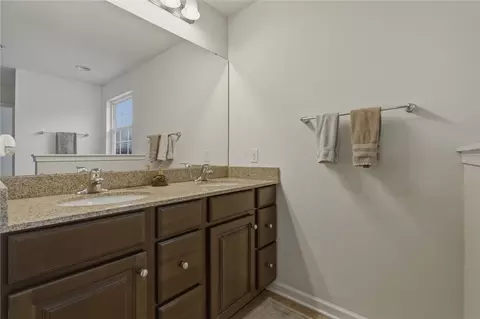 Bath - 11621 Beacon Dr, Irwin, PA 15642 photo 4 of 7