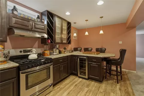 Kitchen - 11621 Beacon Dr, Irwin, PA 15642 photo 5 of 7