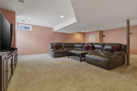 Living - 11621 Beacon Dr, Irwin, PA 15642 photo 5 of 5