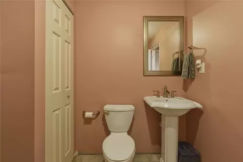Bath - 11621 Beacon Dr, Irwin, PA 15642 photo 2 of 7