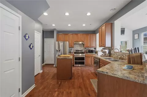 Kitchen - 11621 Beacon Dr, Irwin, PA 15642 photo 2 of 7