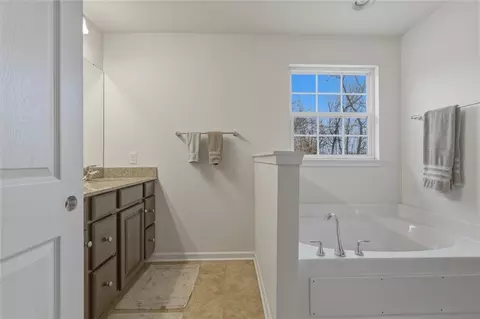 Bath - 11621 Beacon Dr, Irwin, PA 15642 photo 5 of 7