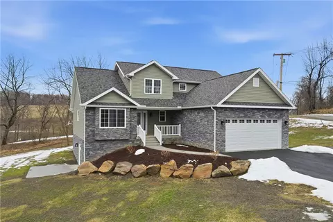 5149 Watters Rd, Lower Burrell, PA 15068