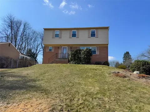 8612 E Barkhurst Dr, Pittsburgh, PA 15237