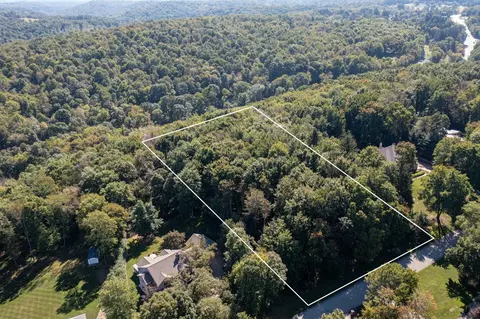 117 Blackthorn Dr, Butler, PA 16002
