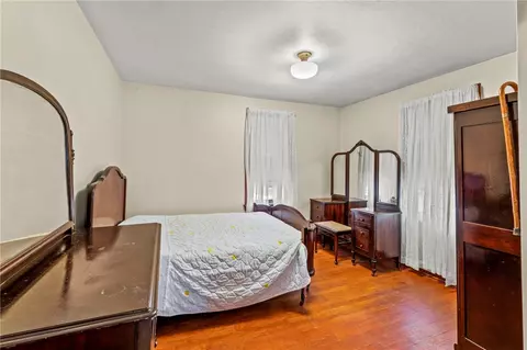 Bedroom - 488 Georgetown Rd, Lawrence, PA 15055 photo 4 of 6